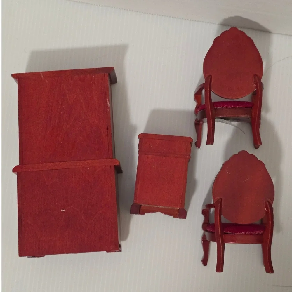 Melissa & Doug Dollhouse Furniture 4pc Red Wooden Victorian Fair Condition